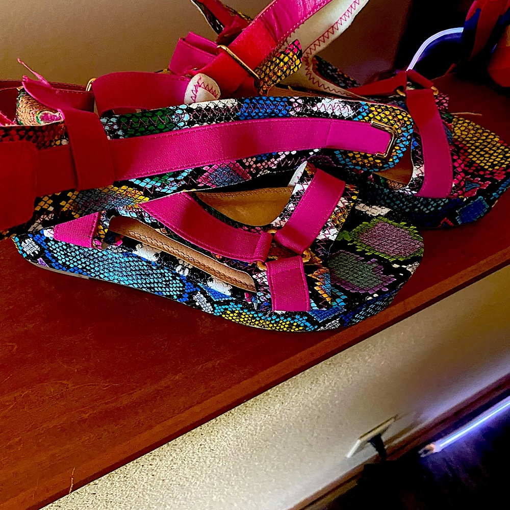 Multicolored platform sandal